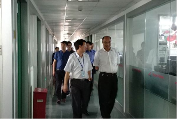 热烈欢迎省台办副主任王鲁宁莅临易游在线游戏平台药业参观指导